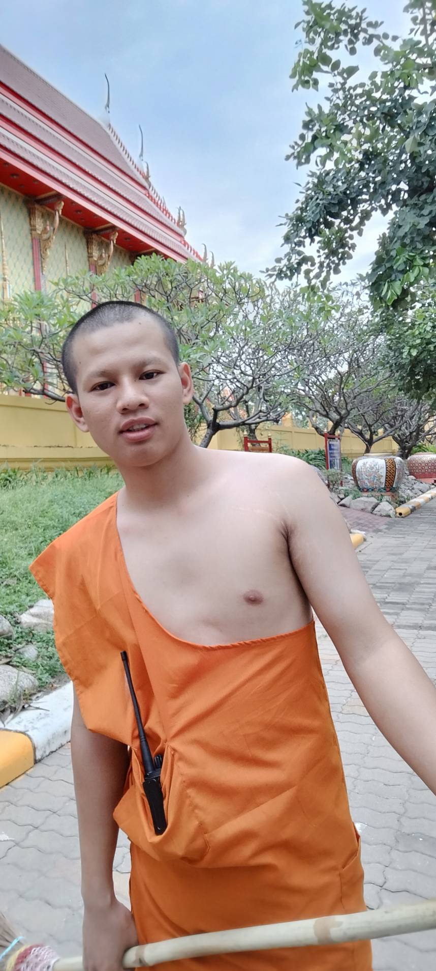 เเสบ
